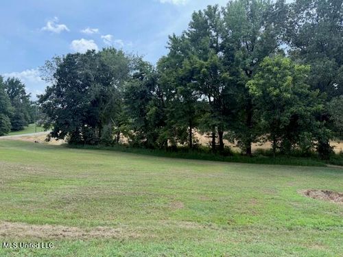 2 Ranch Rd, Hernando, MS, 38632-7301 | Card Image