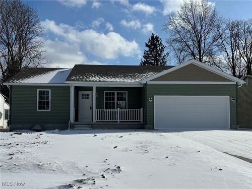 3253 Glen Oaks Dr, Youngstown, OH, 44511-2027 | Card Image