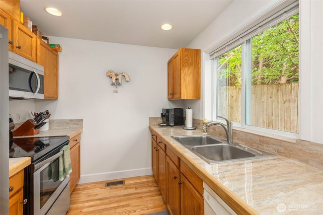 16375 Ne 44 Th Ct, House other with 3 bedrooms, 3 bathrooms and 3 parking in Redmond WA | Image 34