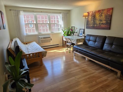 8-2 Old Colony Ln, Arlington, MA, 02476-4425 | Card Image