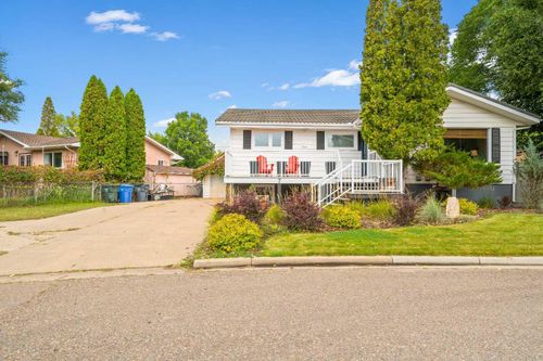 7 13 St Se, Medicine Hat, AB, T1A1W4 | Card Image