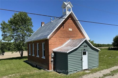 884 White Water Rd, Pembroke, ON, K8A6W4 | Card Image