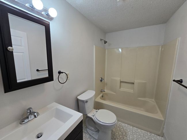 APT-209 - 147 Rawson Rd, Condo with 2 bedrooms, 2 bathrooms and 2 parking in Quincy MA | Image 16