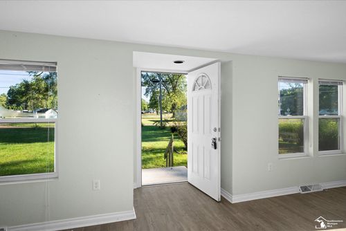 3157 Maplewood Ave, Lambertville, MI, 48144-8667 | Card Image