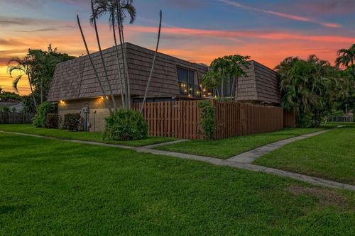 923 Springdale Cir, Palm Springs, FL, 33461-6333 | Card Image