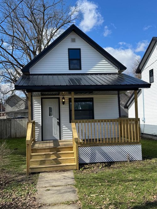 5-205.5 W Railroad St, Dowagiac, MI, 49047-1409 | Card Image