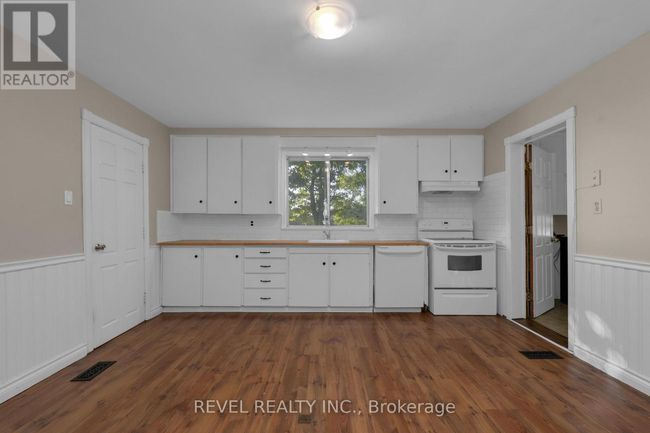 7281 9 Th Line, House other with 4 bedrooms, 2 bathrooms and 10 parking in Thornton ON | Image 6
