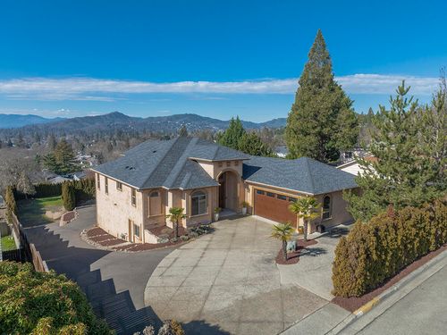 850 Ne Tokay Hts, Grants Pass, OR, 97526-3598 | Card Image