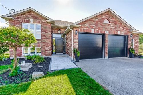 3015 Grimsby Rd, West Lincoln, ON, L0R1M0 | Card Image
