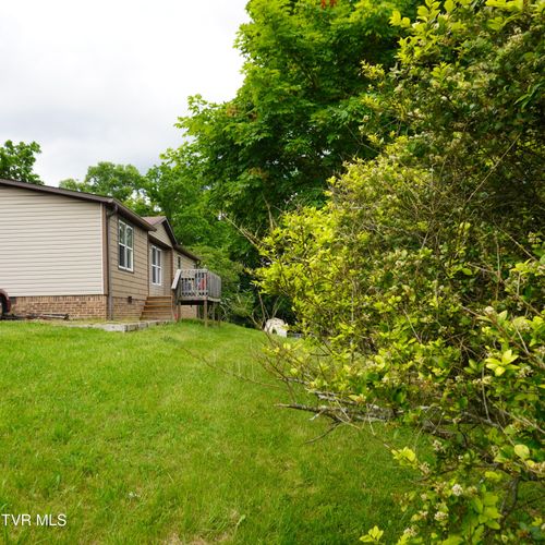 206 Hialeah Dr, Kingsport, TN, 37660-8046 | Card Image