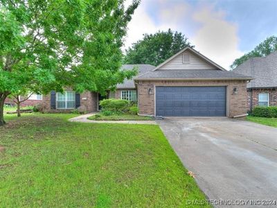 9932 E 124th Street S, House other with 4 bedrooms, 2 bathrooms and null parking in Bixby OK | Image 1