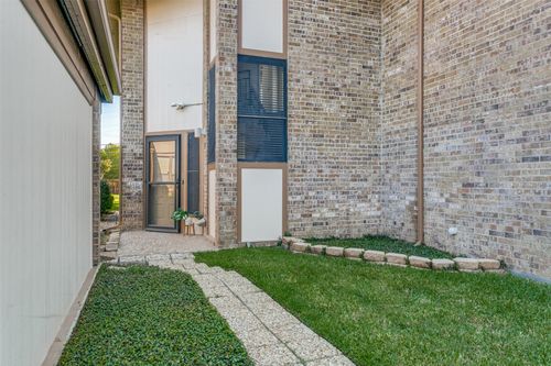 7 Dewberry Ct, Bedford, TX, 76021-5694 | Card Image
