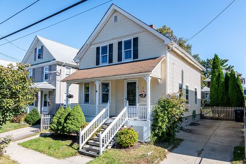 181 Summit St, East Providence, RI, 02914-4421 | Card Image