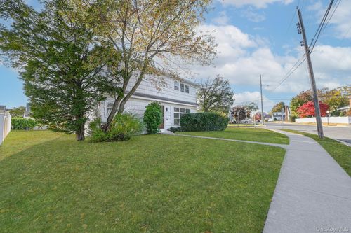 52 State St, Valley Stream, NY, 11580-4014 | Card Image