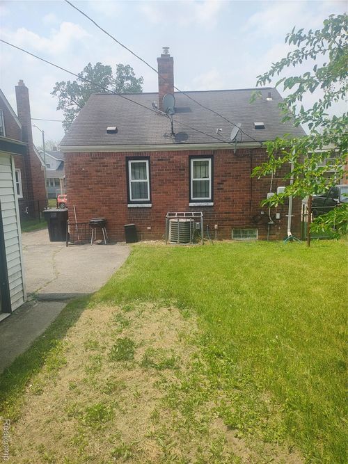 20022 Hanna St, Highland Park, MI, 48203-1225 | Card Image