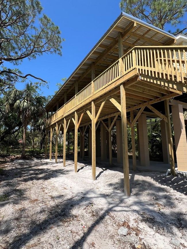 Side view of porch | Image 5