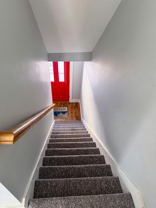 24 Hill St, Dover, NH, 03820-3276 | Card Image