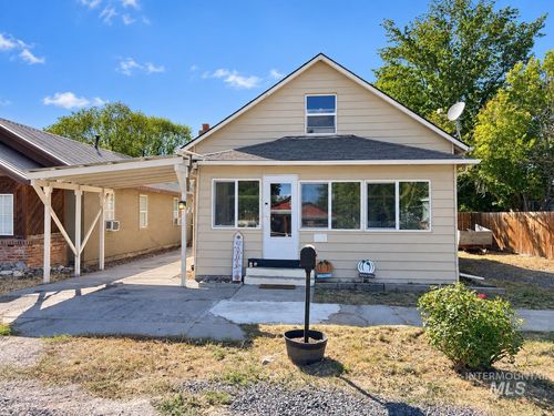 313 Michigan St, Gooding, ID, 83330-1425 | Card Image