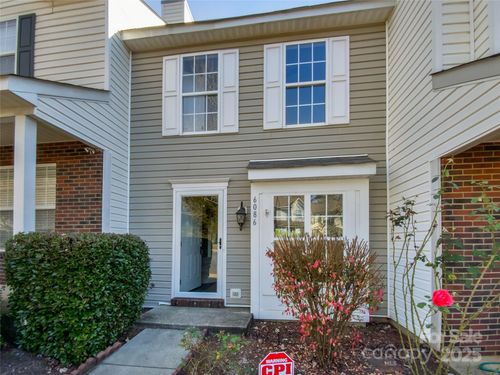 6086 Cougar Ln, Charlotte, NC, 28269-1558 | Card Image