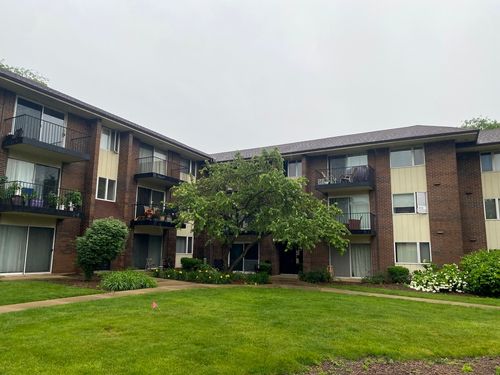 d10-5S100 Pebblewood Ln, Naperville, IL, 60563-1829 | Card Image