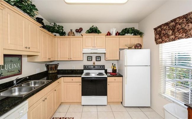B - 7685 Plantation Cir, Townhouse with 2 bedrooms, 3 bathrooms and null parking in UNIVERSITY PARK FL | Image 8