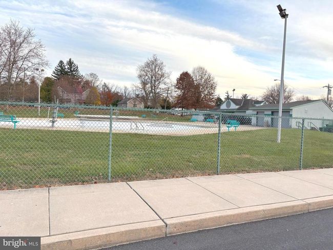 418 Logan Ave, Home with 2 bedrooms, 1 bathrooms and null parking in GLENSIDE PA | Image 12