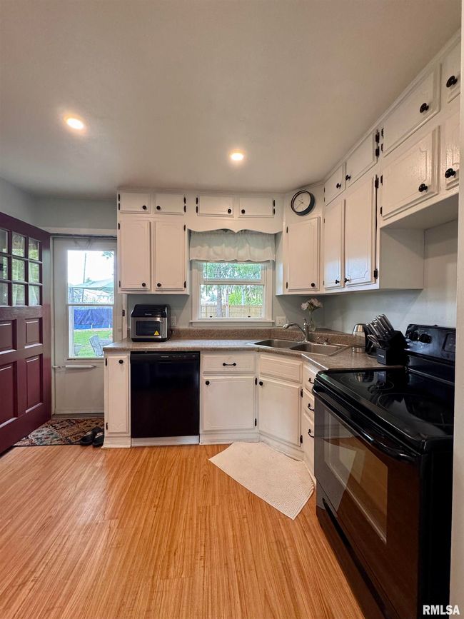 940 Memorial Dr, House other with 3 bedrooms, 2 bathrooms and null parking in Macomb IL | Image 10