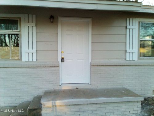203 Fisher St, Batesville, MS, 38606-2404 | Card Image