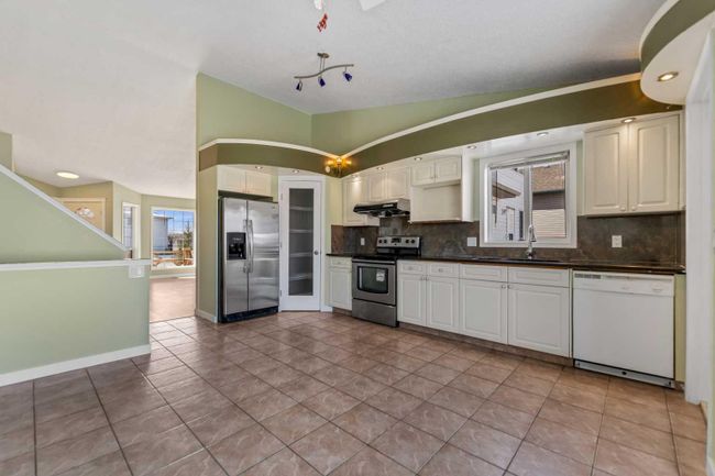 139 Appleglen Park Se, Home with 3 bedrooms, 2 bathrooms and 4 parking in Calgary AB | Image 12