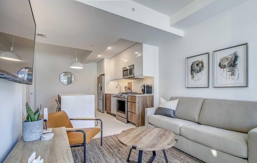 325r 9a St Nw, Calgary, AB, T2N1T7 | Card Image