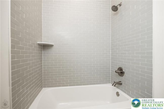 4276 Stonebridge Dr, House other with 3 bedrooms, 2 bathrooms and null parking in Bethlehem PA | Image 17