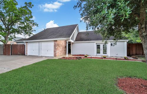 15605 Wood River Dr, Houston, TX, 77001 | Card Image