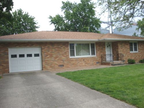 423 W Garfield Ave, Cissna Park, IL, 60924-9714 | Card Image