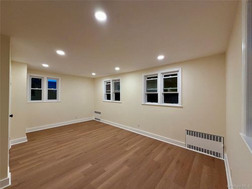 116 Alexander Ave, Yonkers, NY, 10704-4283 | Card Image