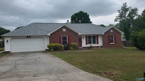 121 Cooper Dr, Huntsville, AL, 35811-9527 | Card Image