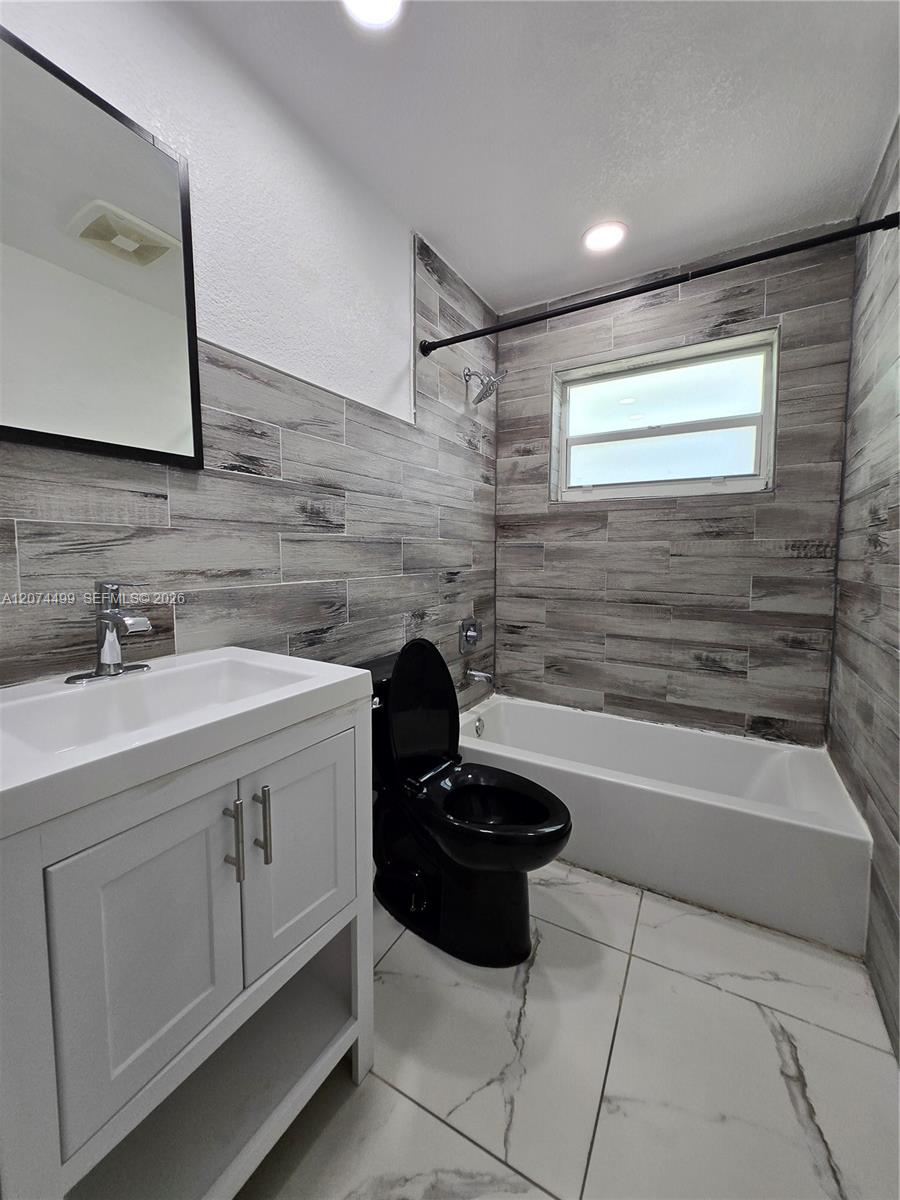 Residential Lease in Dania Beach 4