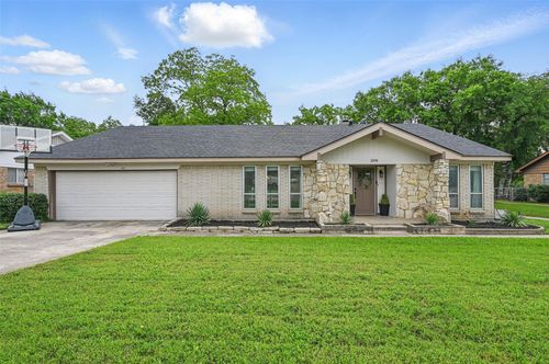 2108 Stonegate Dr N, Bedford, TX, 76021-5318 | Card Image
