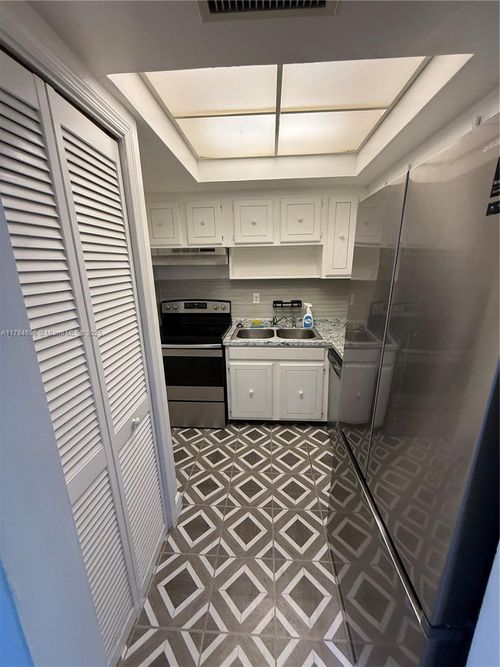 apt-202-1535 Se 15th St, Fort Lauderdale, FL, 33316-2726 | Card Image