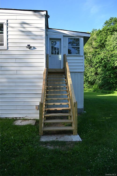 1040 Dutchess Tpke, Poughkeepsie, NY, 12603-1127 | Card Image