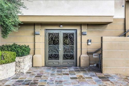 6800 Corbin Ave, Reseda, CA, 91335-3664 | Card Image