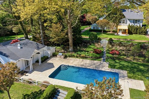 42 Clock Tower Ln, Old Westbury, NY, 11568-1004 | Card Image