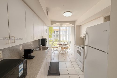 apt-201-200 172nd St, Sunny Isles Beach, FL, 33160-3414 | Card Image