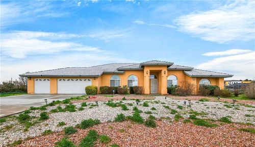 5635 Hollister Rd, Phelan, CA, 92371-7558 | Card Image