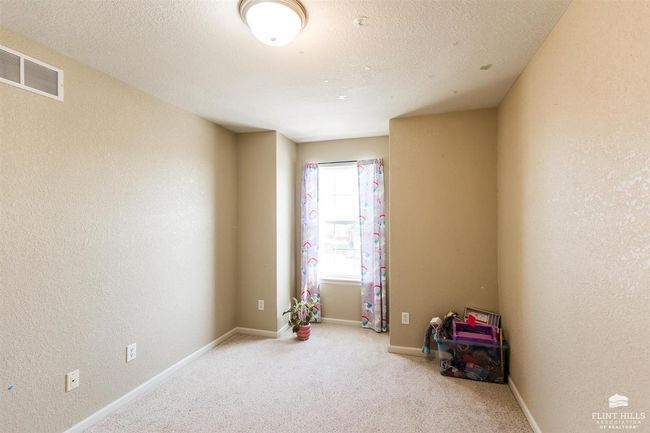 2018 Quail Run, Condo with 3 bedrooms, 3 bathrooms and null parking in Junction City KS | Image 14
