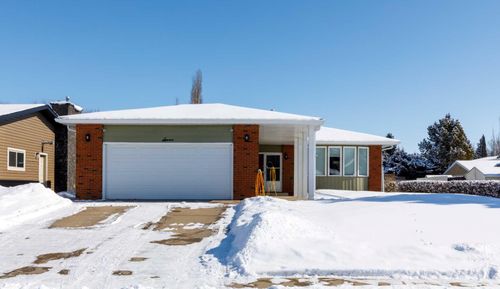 7 Berry Ave, Red Deer, AB, T4R1K7 | Card Image