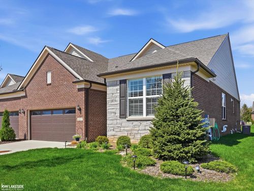 40617 Tulip Trce, Clinton Township, MI, 48036-5021 | Card Image