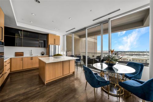 apt-832-2408 Victory Park Ln, Dallas, TX, 75219-7618 | Card Image