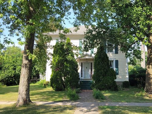 218 N Walnut St, Wenona, IL, 61377-7513 | Card Image