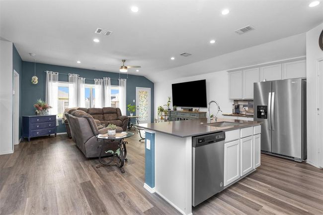 The open concept floorplan makes for easy living. | Image 7