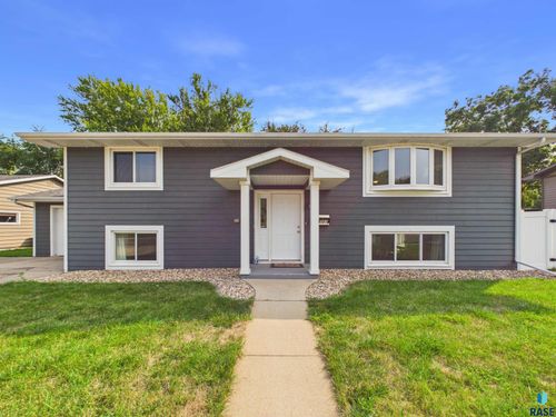 721 Ne 7th St Street, Madison, SD, 57042 | Card Image